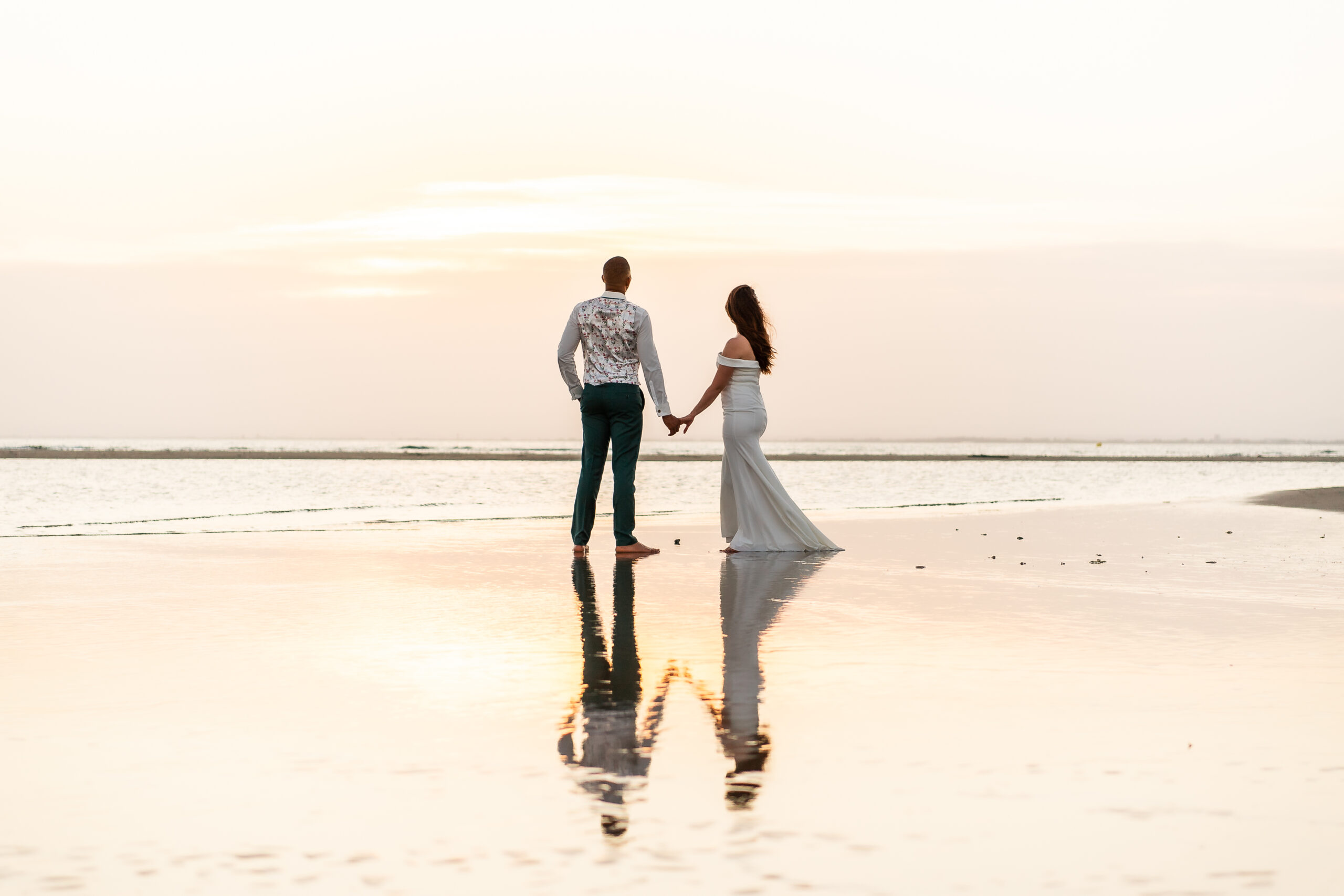 Séance Engement pour un jeune couple de futur mariés à la plage.
